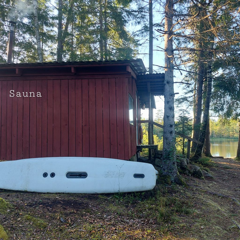 Tiny-House " Lodjur " Cabin am See in Südschweden 