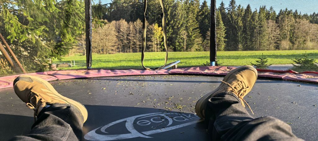 Le trampoline, et toi, tu es au-dessus de tout ça ;)