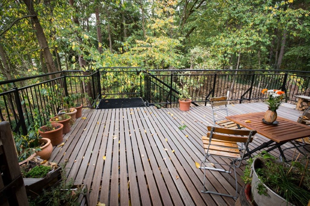 Nachhaltiges Loft mit Dachterrrasse im Wald