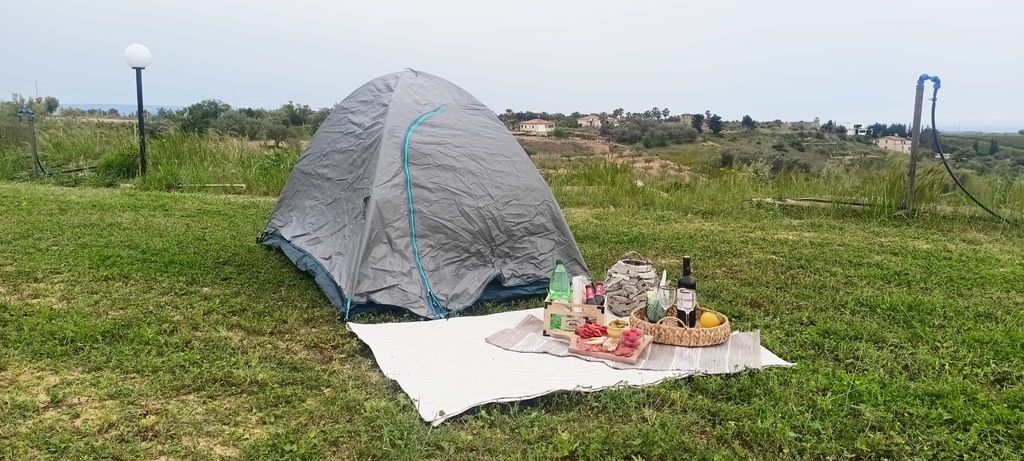 Camping am Hang im friedlichen Niscemi