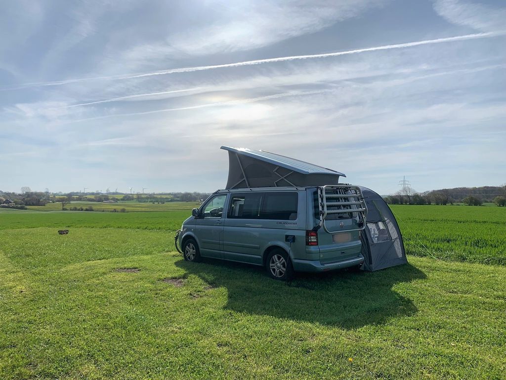 Campingwiese am Feldrand unweit der Ostsee