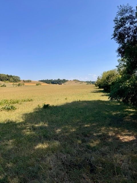 Piazzola ai margini del paese, immersa nel verde