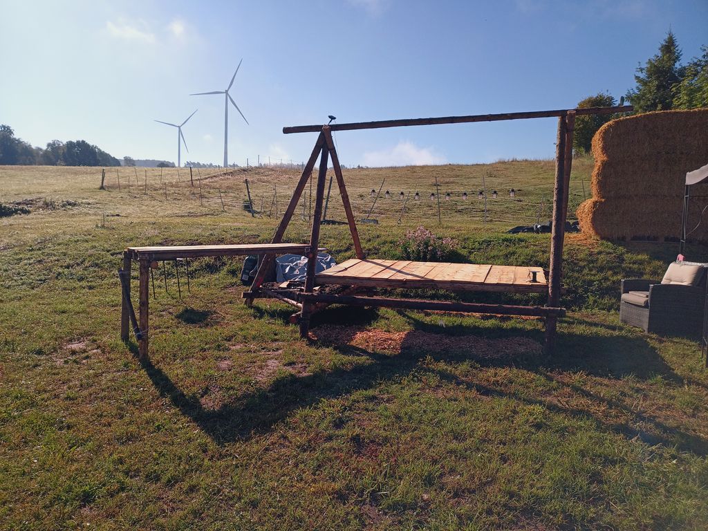 Prato per famiglie: pony, parco giochi e tranquillità