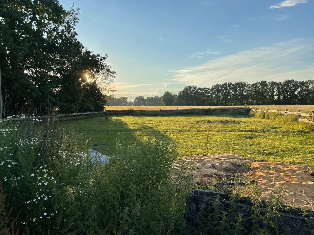 "Zur Eselwiese"  Naturbelassener Platz hinterm Hof