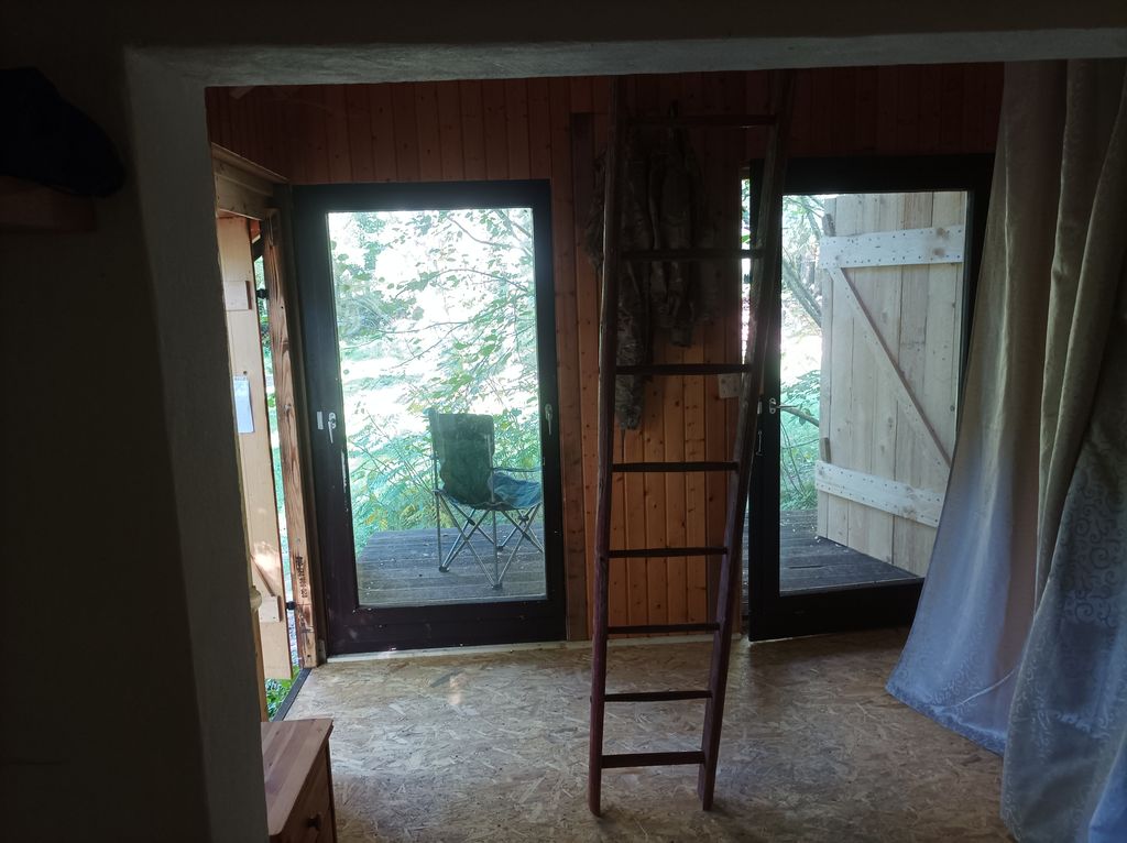 Small cottage on 3000m² plot