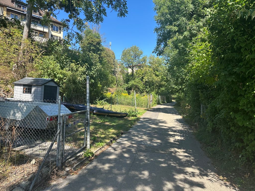 Ruhiger Stellplatz direkt am See