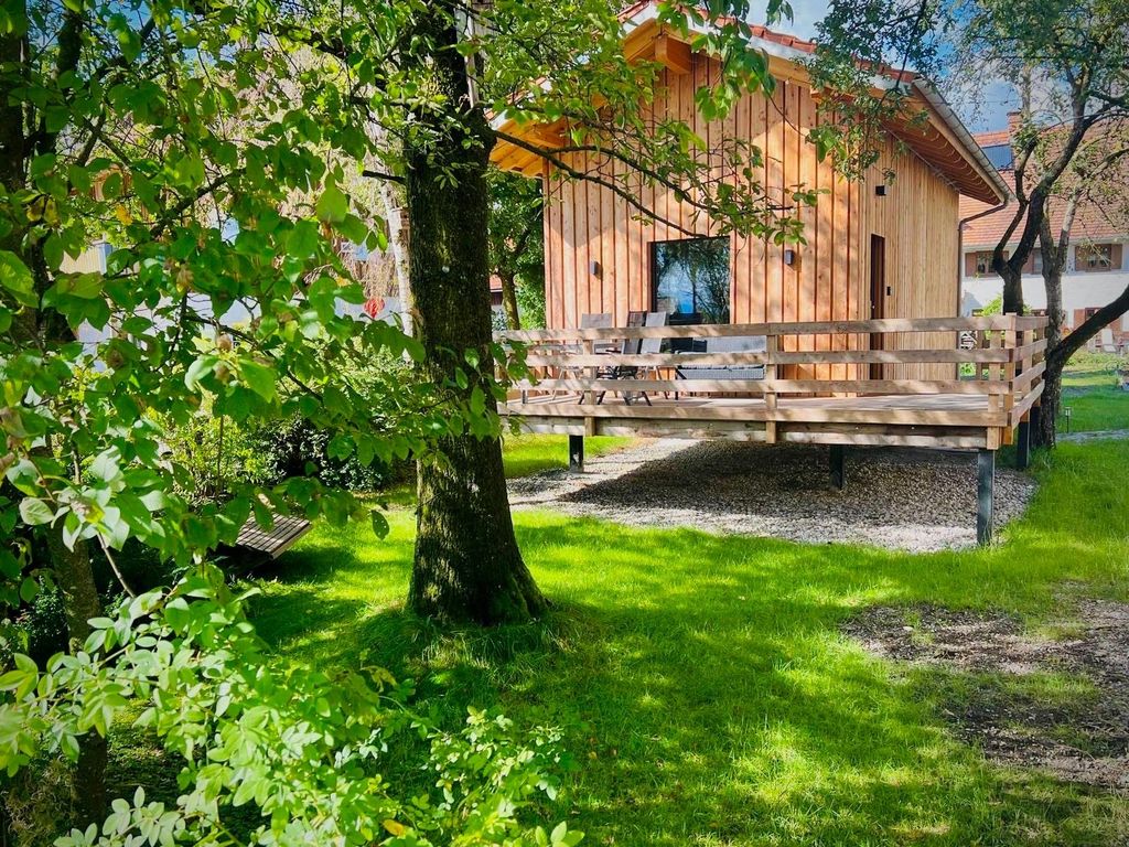 Tiny Houses mit Blick auf den Bach im Allgäu
