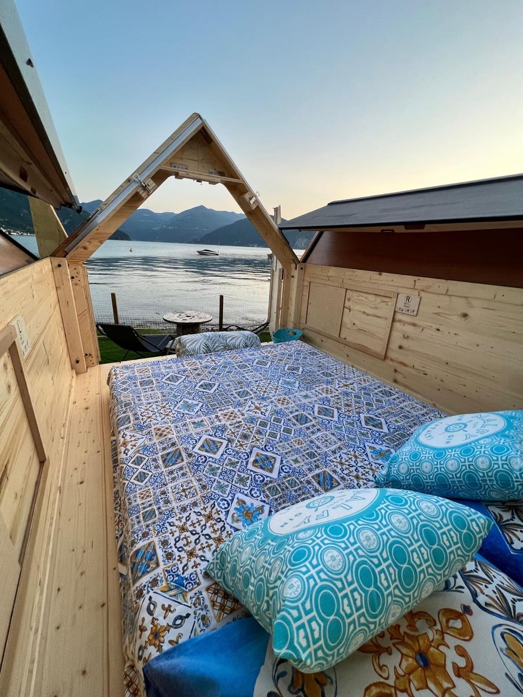 Starsbox a orillas del lago de Iseo