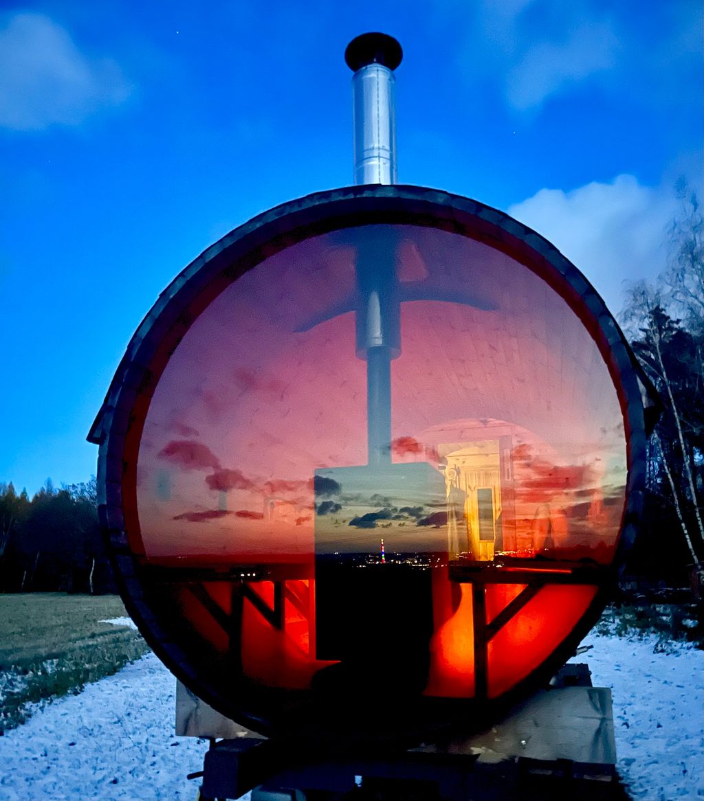Shepherd's wagon with barrel sauna & view of Chemnitz