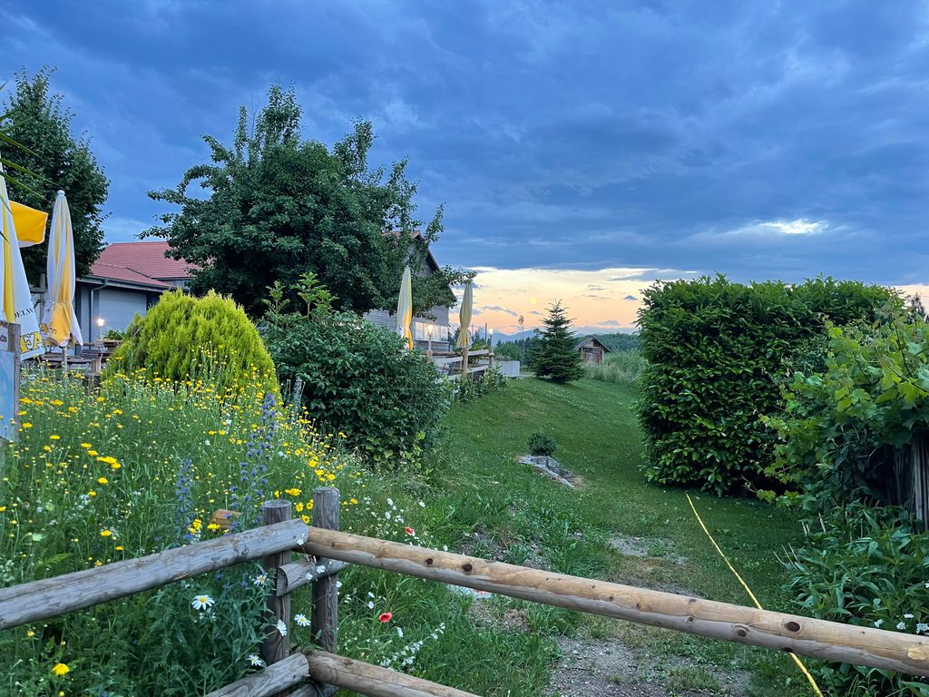 Emplacement naturel au coin des trois pays avec gastronomie