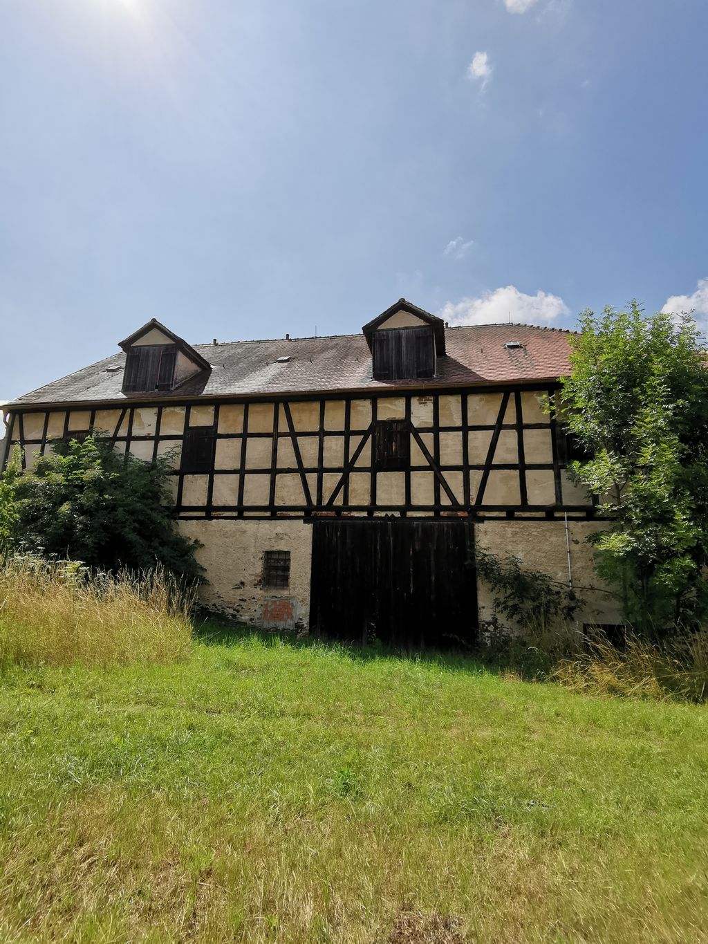 Country charm in a quaint half-timbered barn