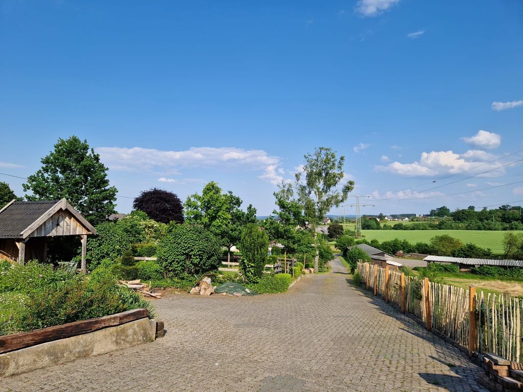 Quiet location on the edge of the forest with far-reaching views Ru