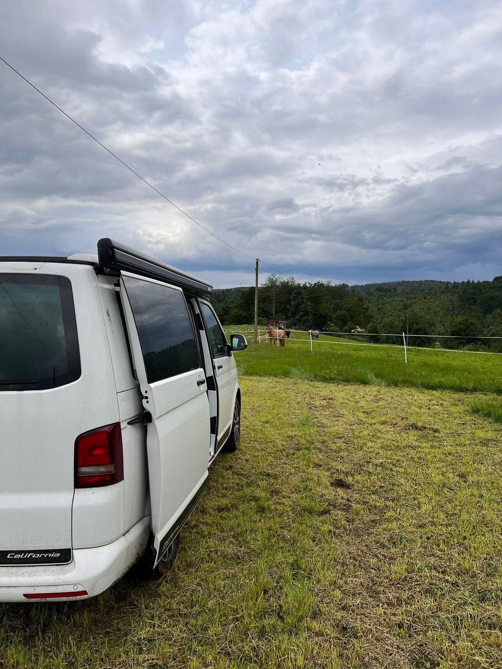 Acampar en una granja completamente aislada