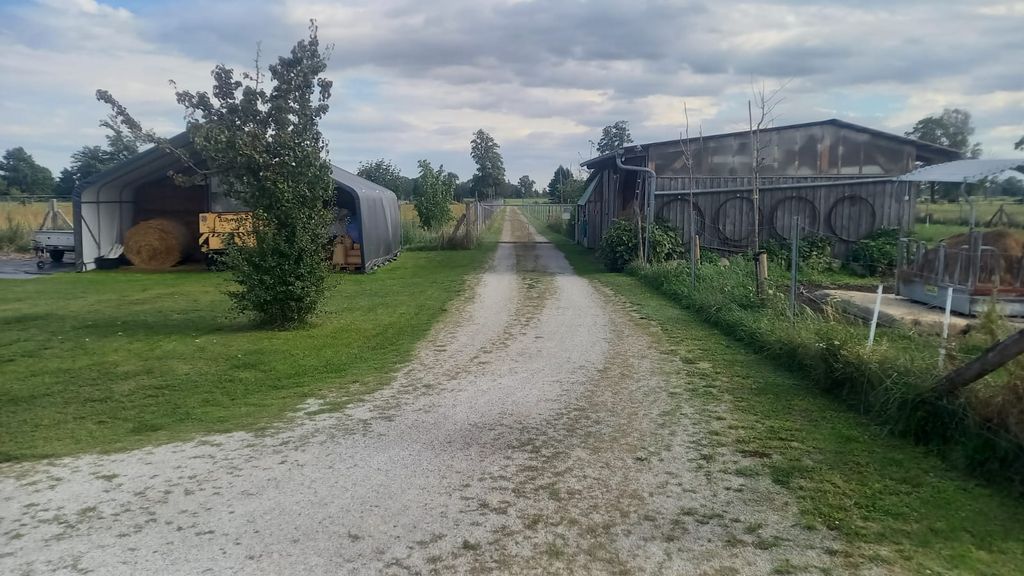 Wiesen Idylle im Grünen: Natur Spot mit Wellness
