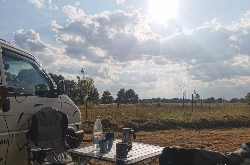 Ruhiger & schöner Stellplatz an einem Hof/Wiese
