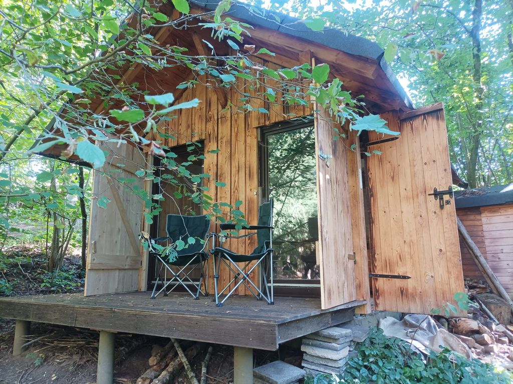 Small cottage on 3000m² plot