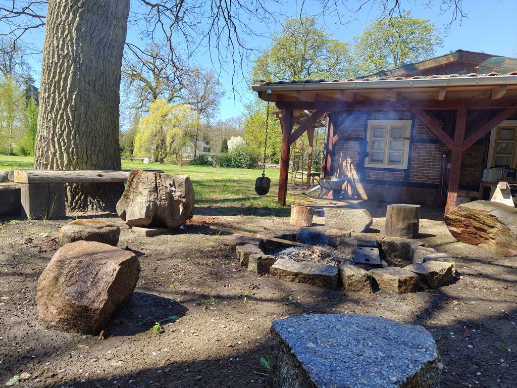 Ancienne remise : belle ferme isolée avec 3 000 m² de terrain naturel