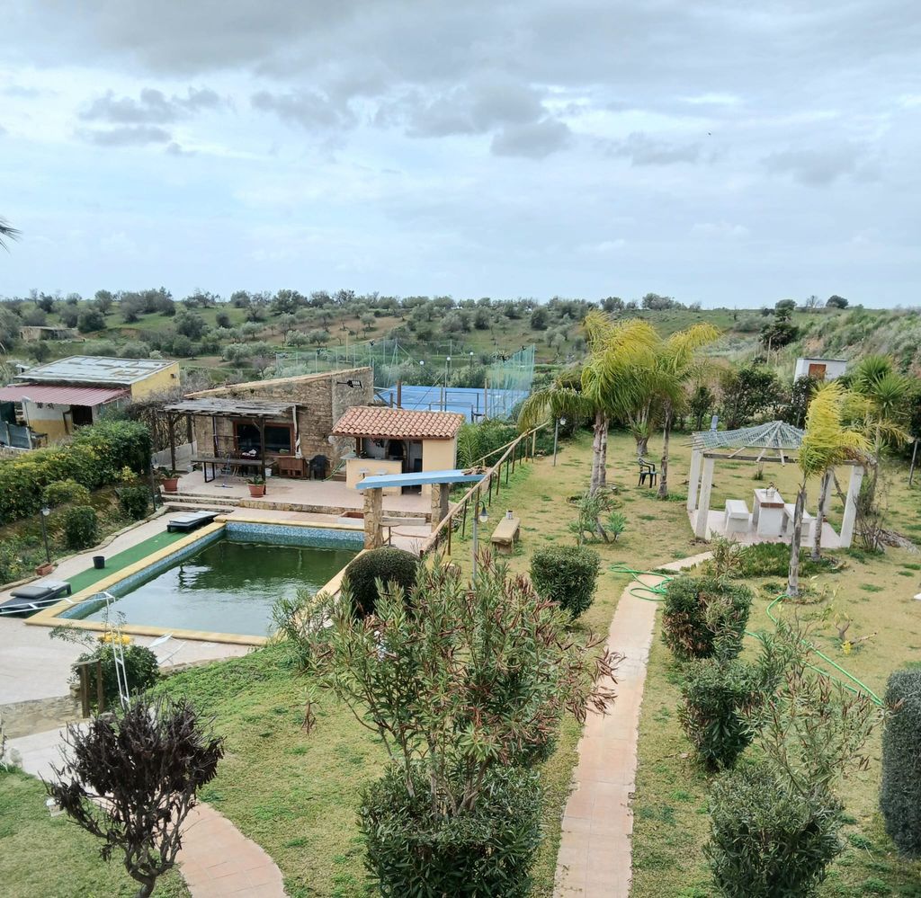 Tranquilo Glamping Villa con vistas a la piscina y terraza