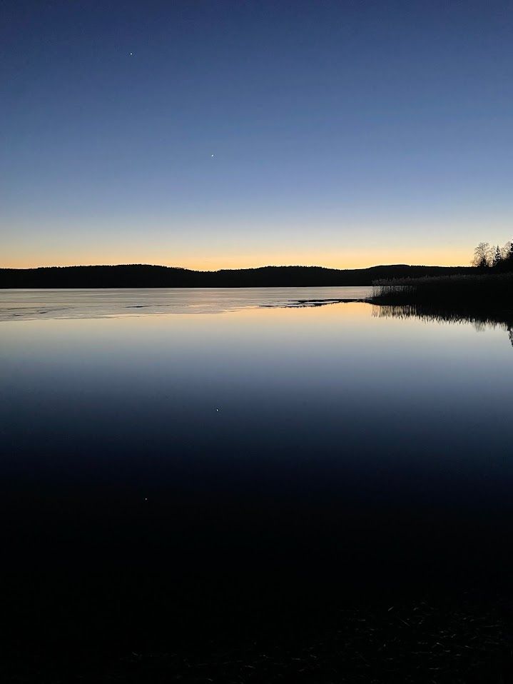 Camper spots by Finnsjön – forest, beach & trails