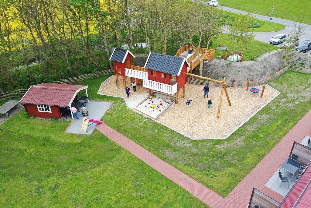 Granja camping directamente en el dique del Mar del Norte
