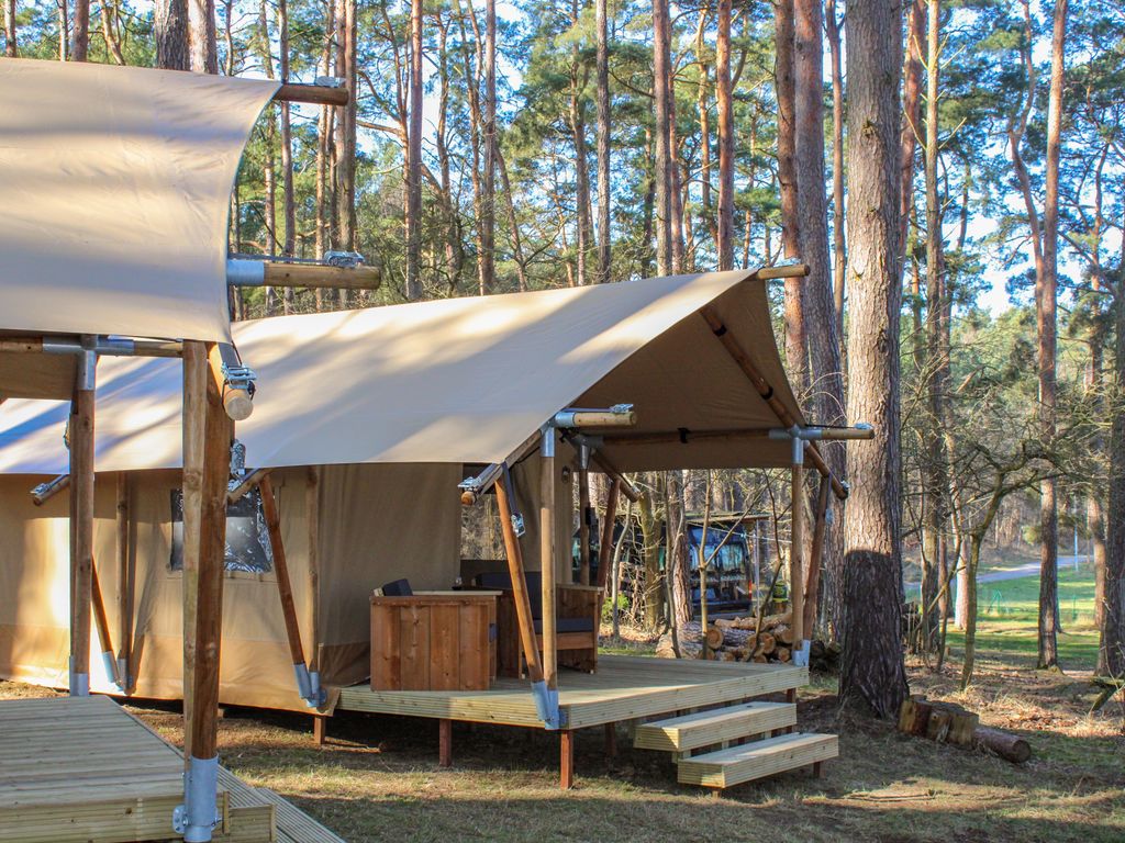 Zelt-Lodge auf einem naturnahen Campingplatz