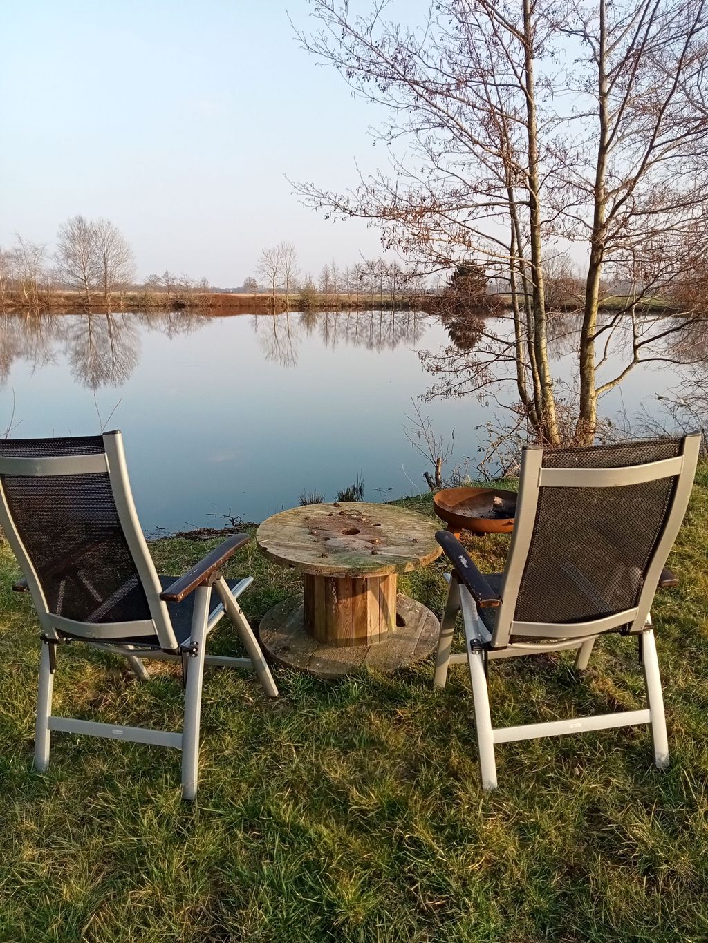 Bonita casita junto al lago en Frisia Oriental