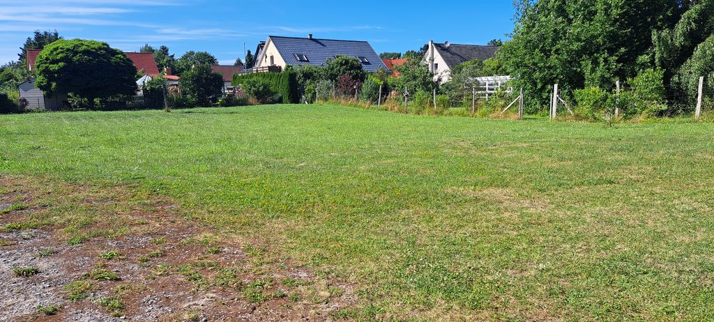 Aparcamiento de la pradera cerca del valle del Peene