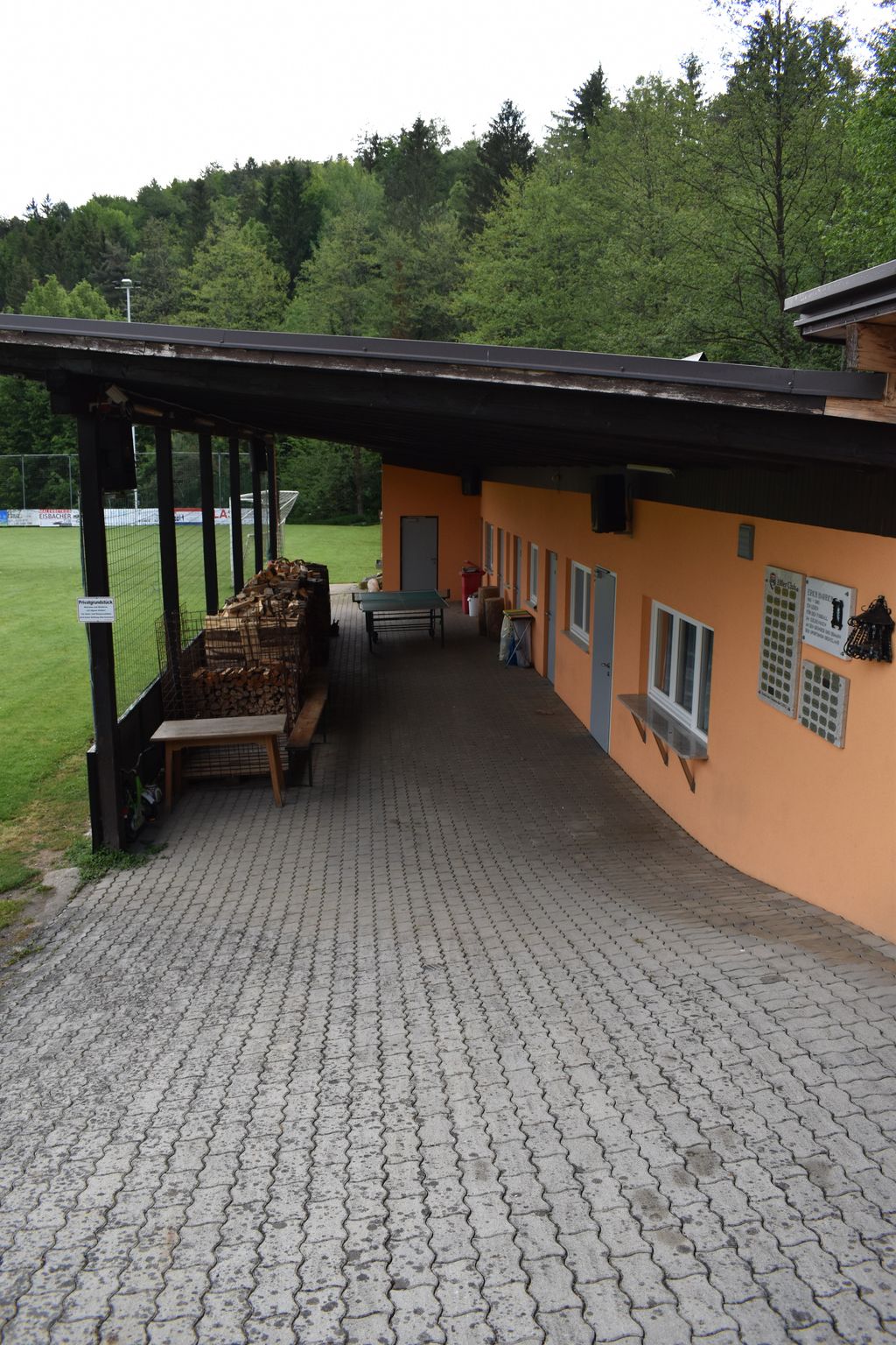 Überdachte Stellplätze