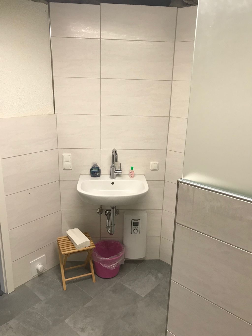 Un endroit calme pour se détendre dans le village d'or