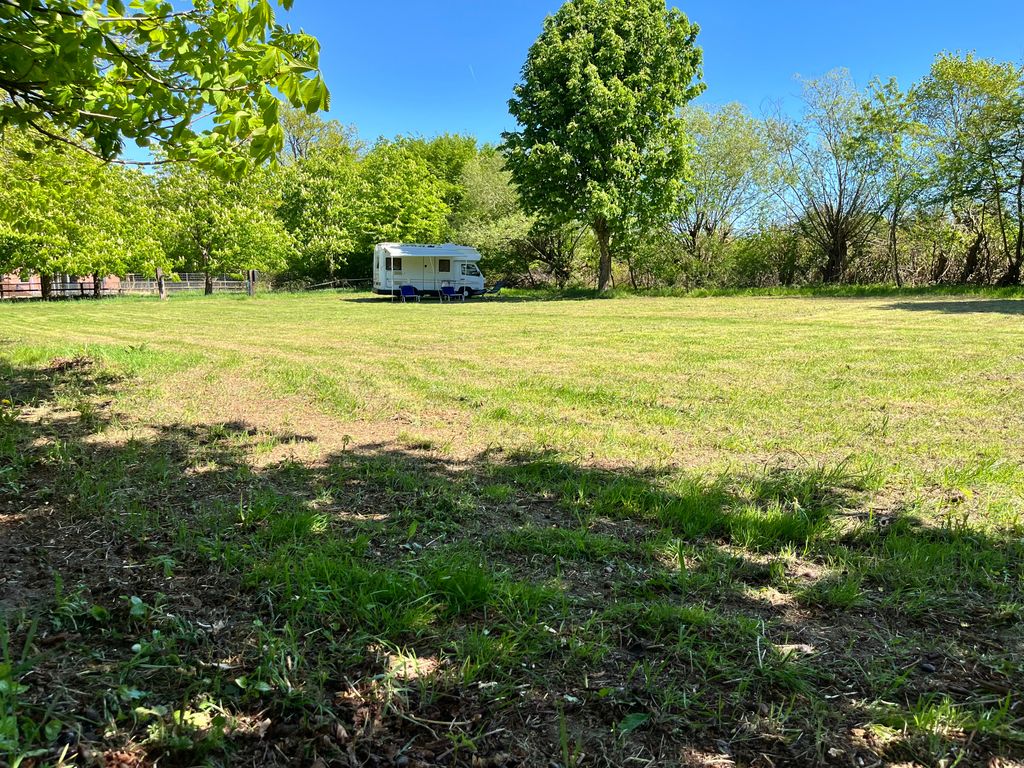 Near Stade & Altes Land: Idyllic Meadow Campsite