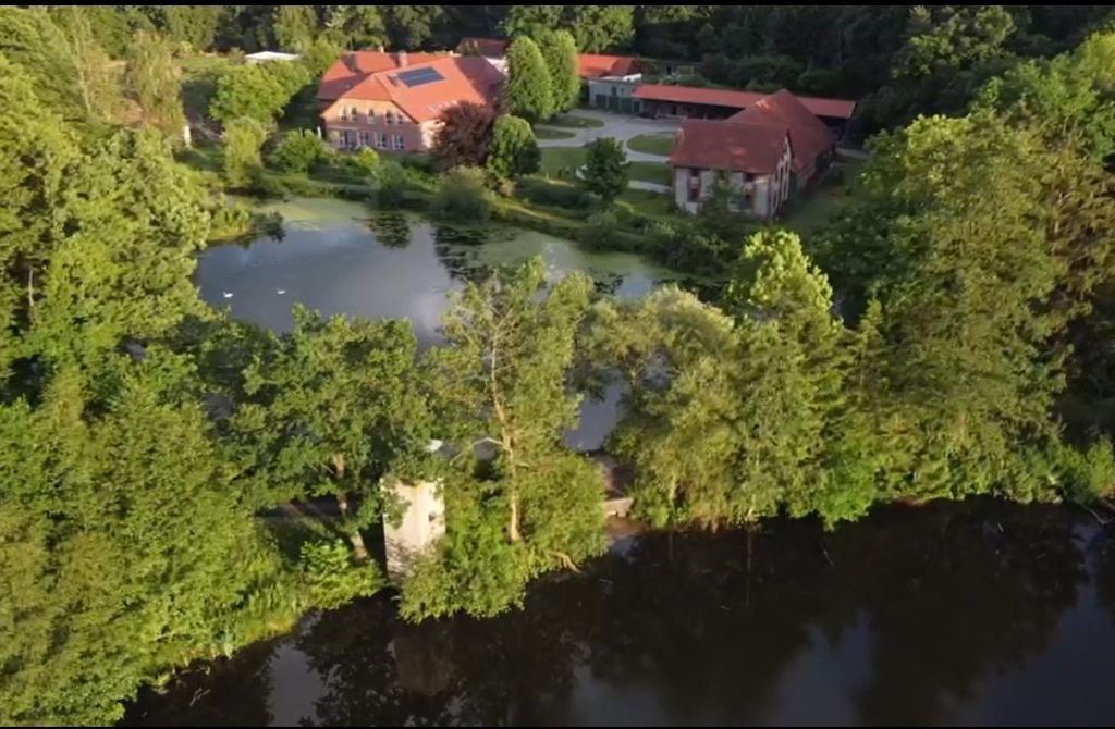 Natur-Camping im Heidekreis: Stellplatz am Teich