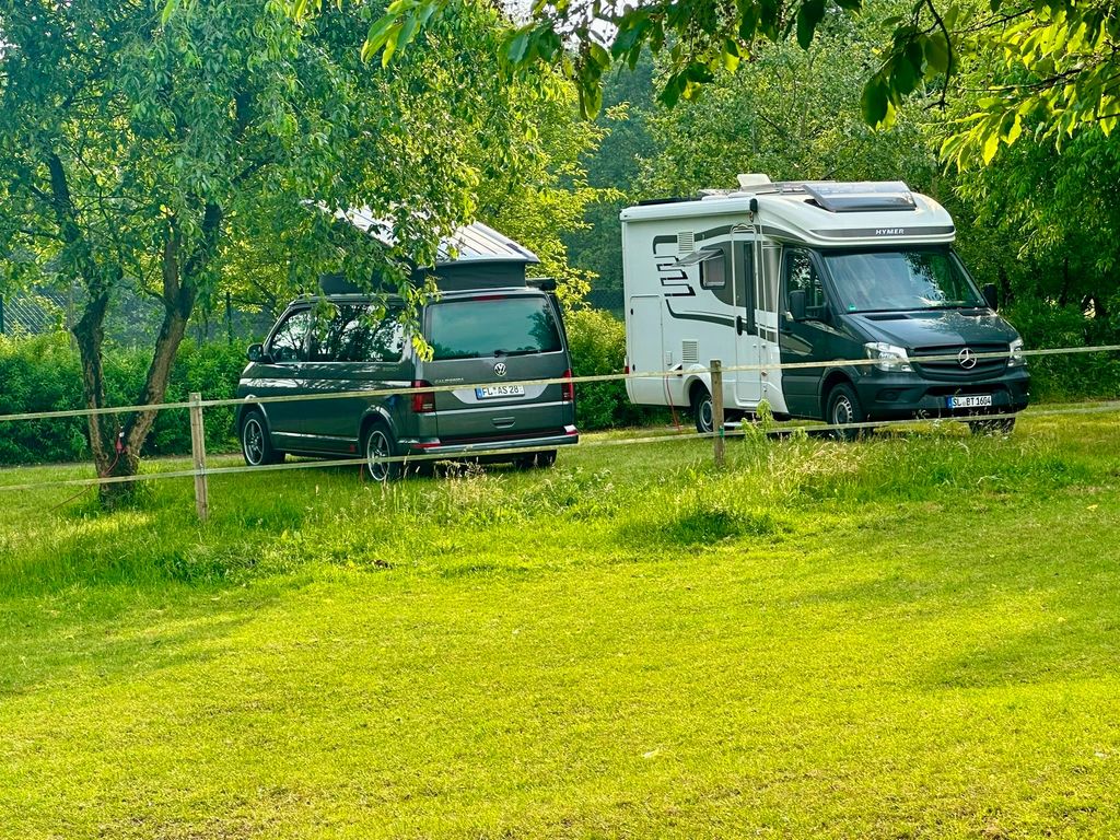 Jadelund: Ruhiger Stellplatz auf der Pferdefarm
