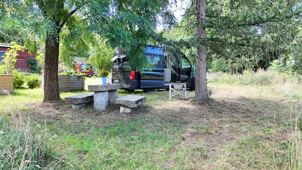 Piazzola "Stonehenge" sul lago vicino a Rheinsberg