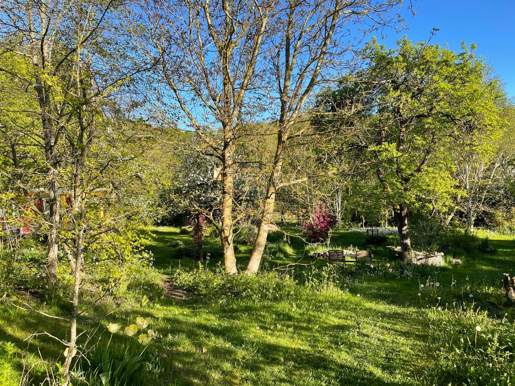 A Garden Oasis & Idyllic Village on the Way of St. James in the Eifel