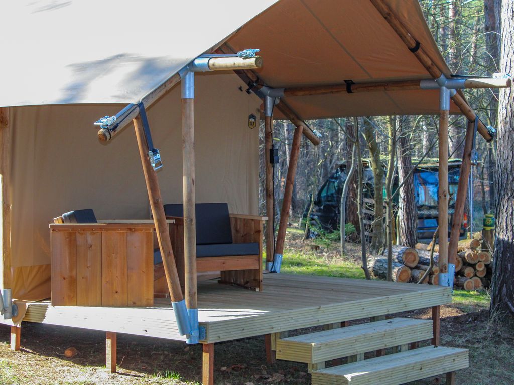 Zelt-Lodge auf einem naturnahen Campingplatz