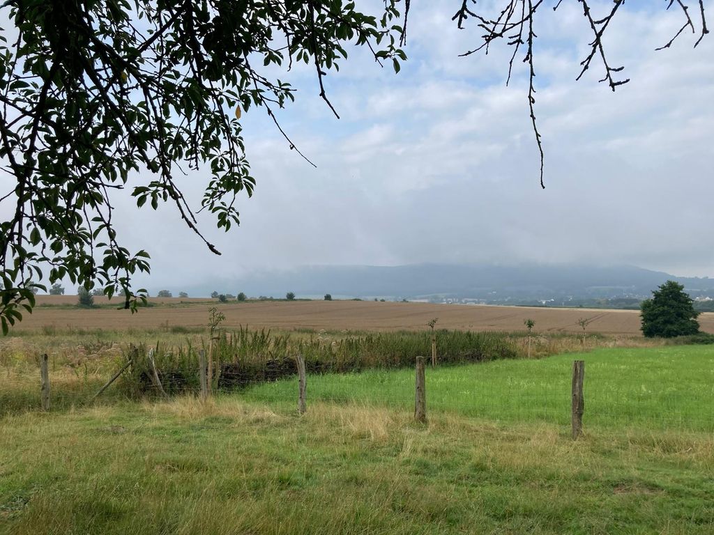 Zelten mit Ithblick am Hang des Osterwaldes