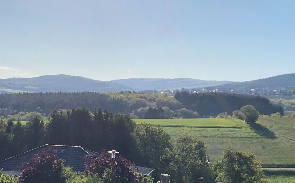 Recreo en el bosque alto con vistas al parque nacional