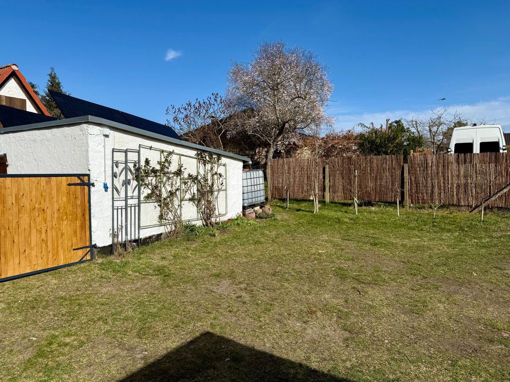 Prairie tranquille au bord du lac Wariner, avec électricité, eau et toilettes