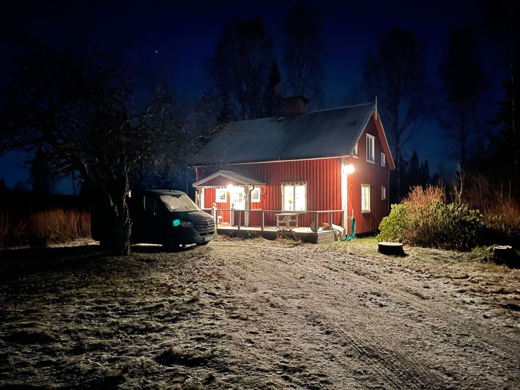 Idillio da sogno in mezzo alla foresta in Svezia