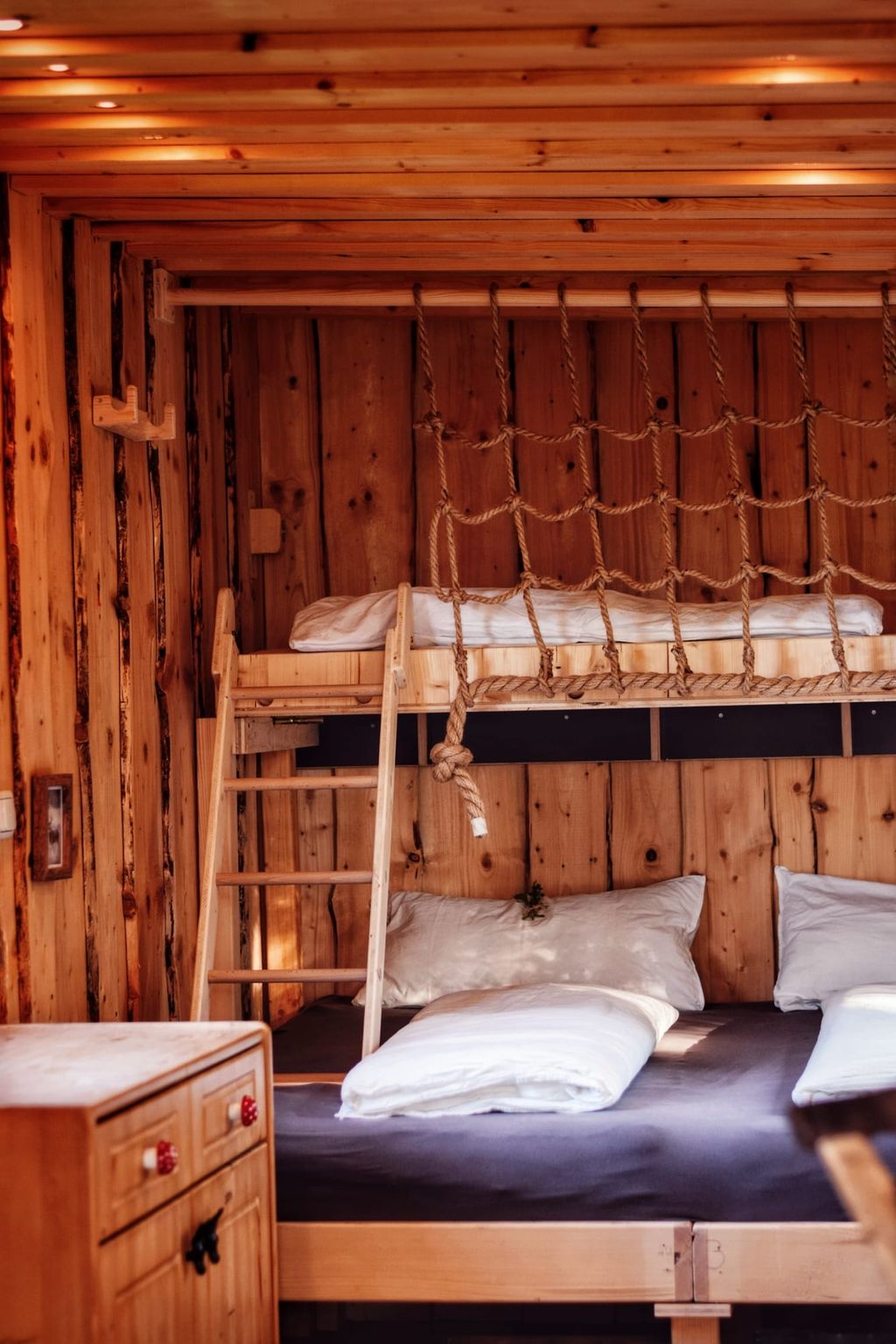 Der Off-Grid Schäferwagen am Fluss