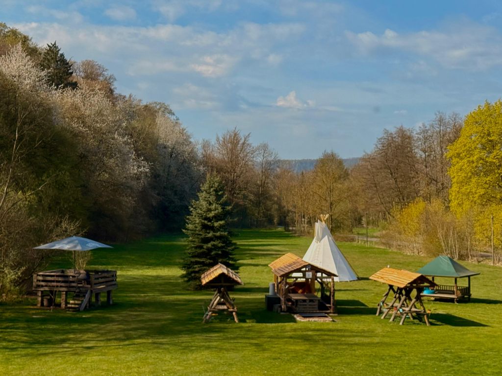 Avventura in tepee nel Sud dell'Harz: natura selvaggia e falò