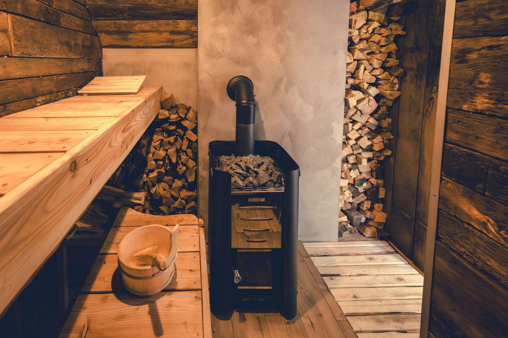 Hobby cave in the countryside with sauna and hot tub