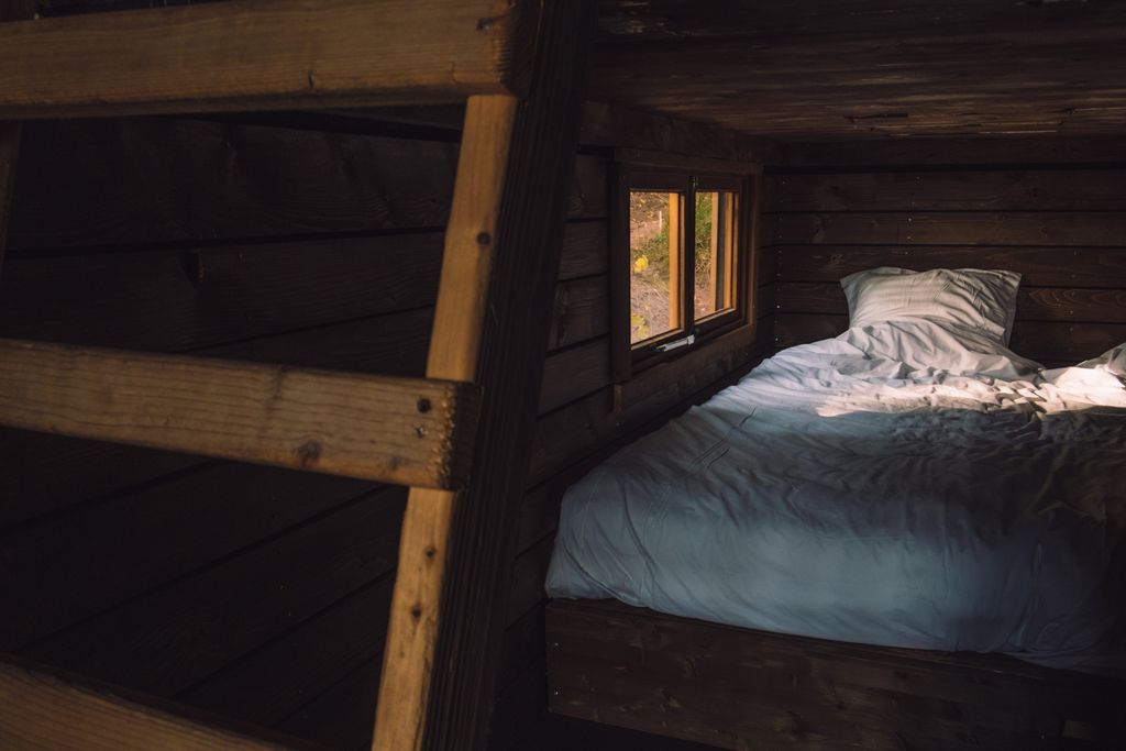 Baumhütte mit Hängedeck & Relaxnetz