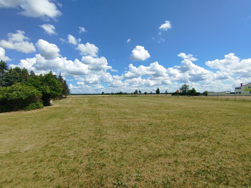 Un bel emplacement idyllique dans un pré, près de l'Elbe