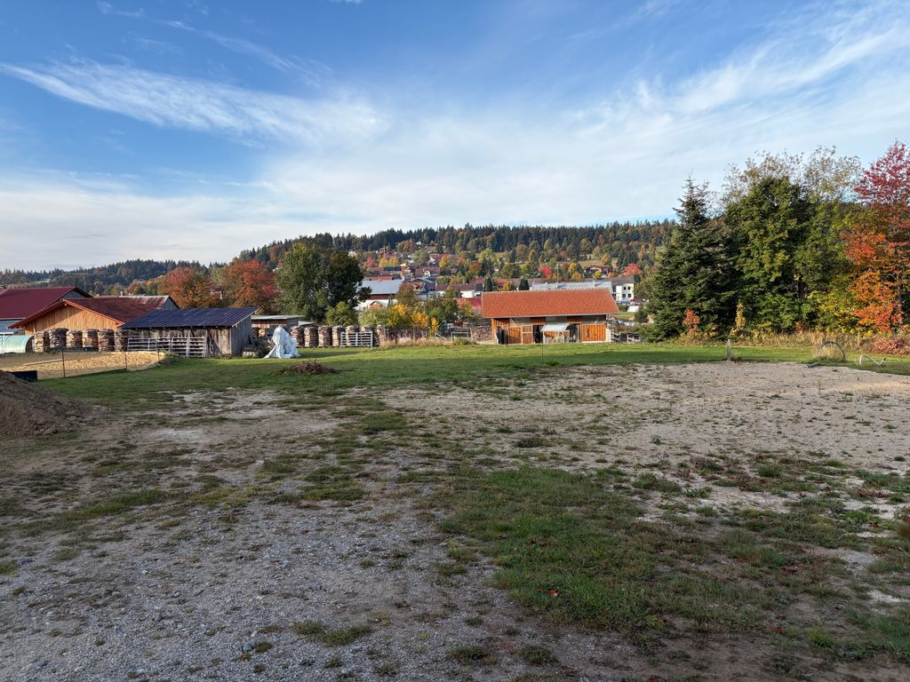Dreiländereck Spot: Parking Space with Garden Shed