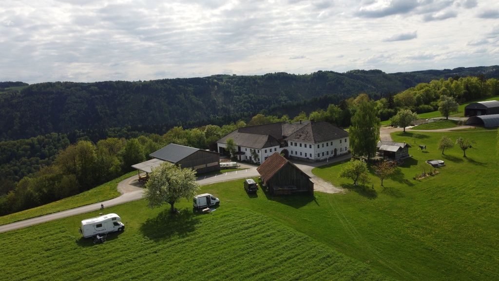 Camping au-dessus de la merveille naturelle qu'est le Donauschlinge