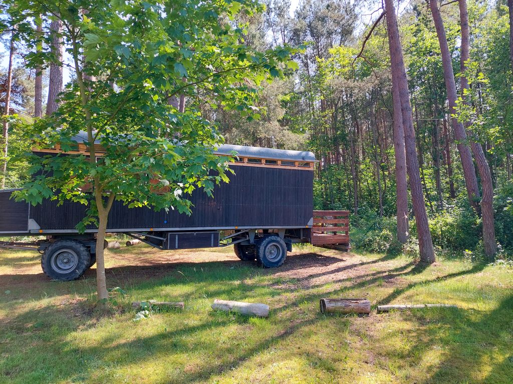 Schäferwagen auf naturnahmen Campingplatz