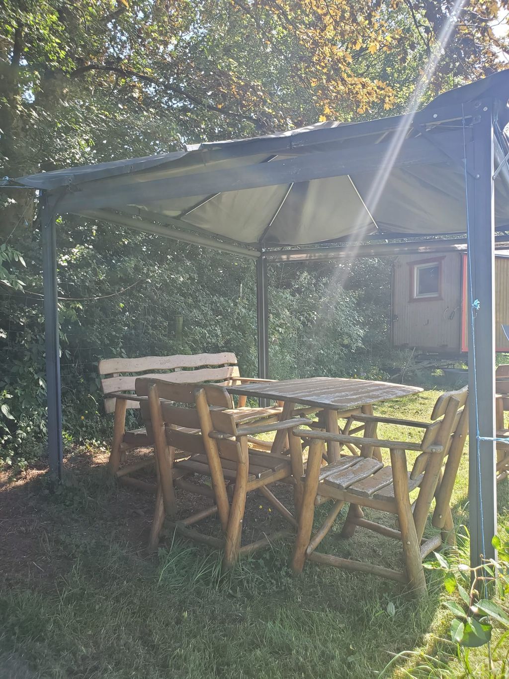 Experiencia en la naturaleza - acampada en la granja