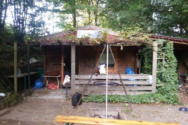 Cabane idyllique en rondins de bois