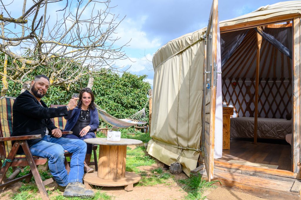 Yurta mongola romantica nella natura della Maremma